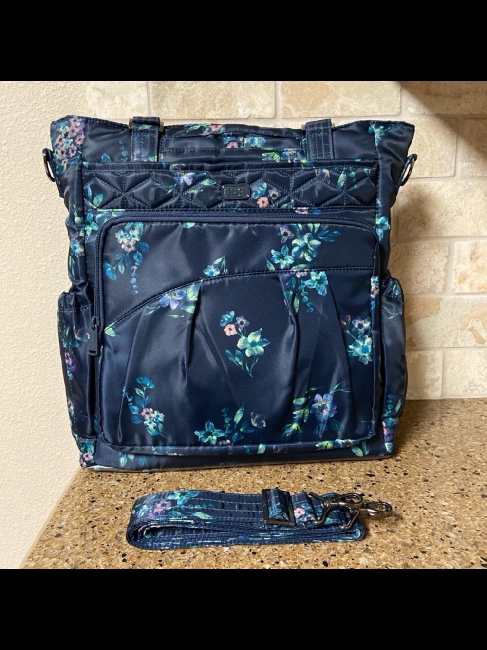 Lug Ace Tote - Picture 3 of 12